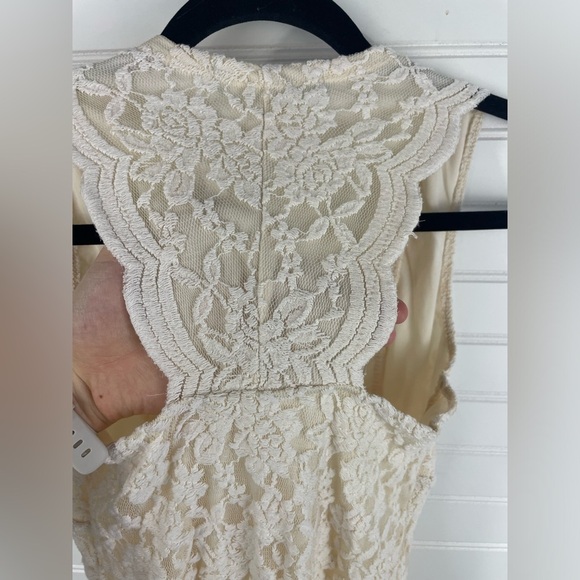 Dina Be Cream Mesh Lace Crochet One Piece V-Neck Sleeveless Bodysuit L Women’s - Picture 2 of 10